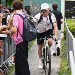 Bottas y una aventura extrema: en bici de Malasia a Singapur entre serpientes y selva