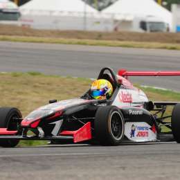 Barrio dominó en la primera salida a pista