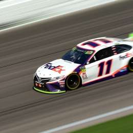 Denny Hamlin gana  una carrera emocionante en la lucha por los Play Off