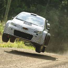 Con quince años testea un WRC