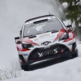 Latvala lidera en la nieve