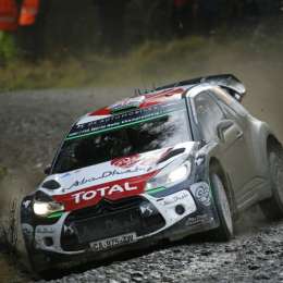Meeke saltó a la punta en Gales