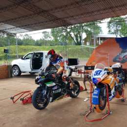 Las motos de velocidad giraron en Oberá