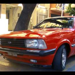 Mi primer auto: Andrea Estevez y un espectacular Ford Taunus