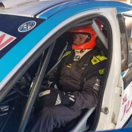  El líder del campeonato rompió el auto y toda la categoría se unió para que pueda correr