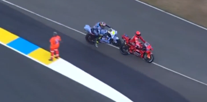 MotoGP: ¡Insólito! Aldeguer le pegó a Marc Márquez en la vuelta de honor del Sprint en Francia