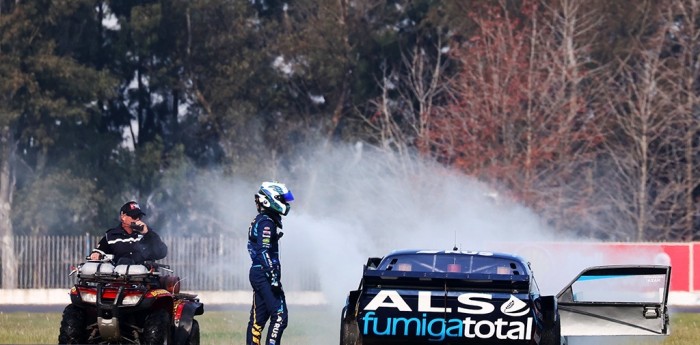 TC Pista Mouras: Alberti sufrió un incendio en su auto mientras clasificaba en La Plata