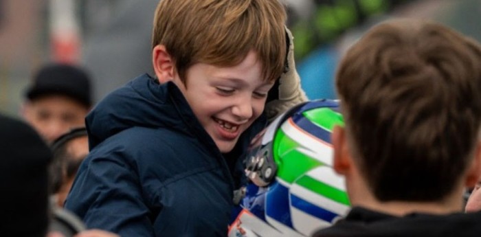 TC2000: el tierno gesto del nene de Vivian a Rossi en el podio de Rosario