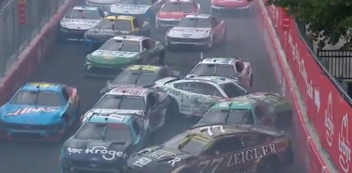 NASCAR: ¡Drama total! el multitudinario choque durante la carrera en Chicago