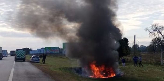 Despiste fatal en Lezama: dos personas murieron calcinadas luego de chocar en la ruta 2