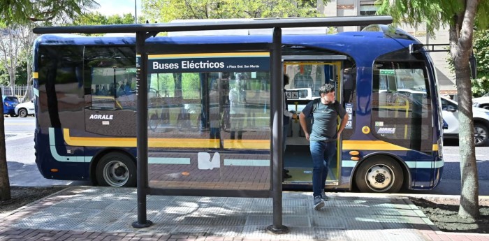 Los colectivos deberán ser a GNC o eléctricos a partir de 2027 en el AMBA