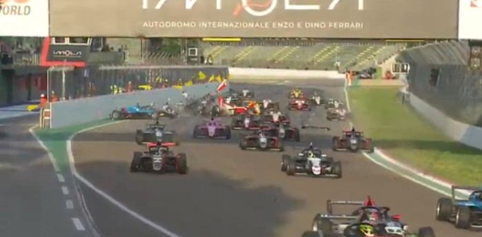 F4 Italiana: Teo Schropp zafó de un durísimo golpe múltiple en Imola
