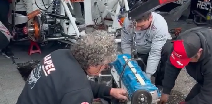 TC: Pianca y todo el equipo de Werner ya cambian el motor del Mustang de cara a la final
