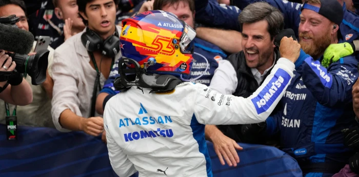 F1: la historia desconocida detrás del detalle en el casco de Sainz que le dio suerte en Bakú