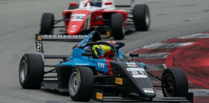 F4 Italiana: fin de semana de buenas sensaciones para Teo Schropp en Barcelona