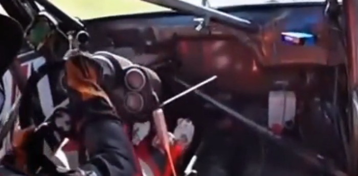 Se le soltó el volante y tuvo que solucionarlo de una forma muy particular