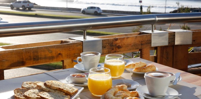 Verano 2026: cuánto cuesta desayunar frente al mar en Mar del Plata