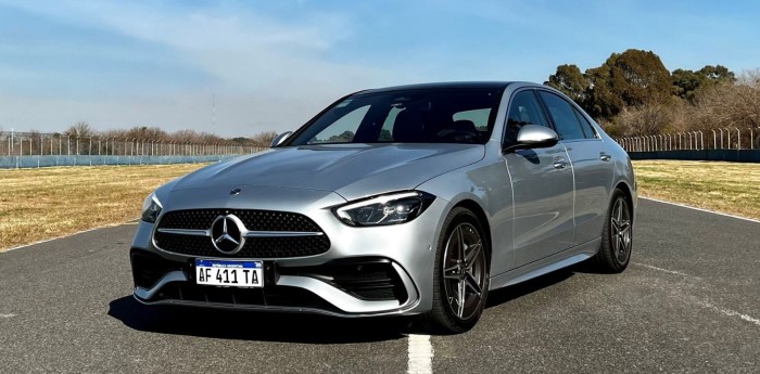 Mercedes-Benz analiza devolver lo cobrado por el impuesto interno si el Gobierno lo suprime