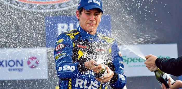 Del automovilismo a la política: el ex piloto que se convirtió en presidente de Newell's