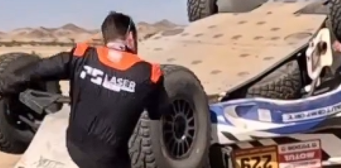 ¡Volcó y explotó de furia en el Prólogo del Dakar 2026!