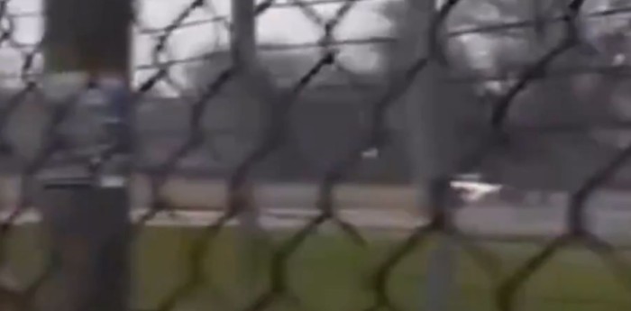 F1: ¡Desde la tribuna! Así fue el trompo de Lindblad en el shakedown de Racing Bulls en Imola