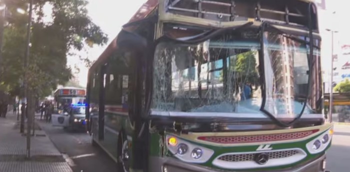 Dos personas resultaron heridas en un choque de colectivos en Palermo