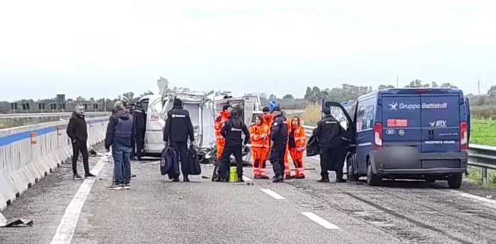 Video: violento asalto a un camión blindado en plena ruta
