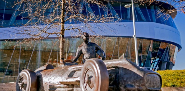 El Museo Mercedes-Benz superó los 945.000 visitantes en 2025 y consolida su récord histórico