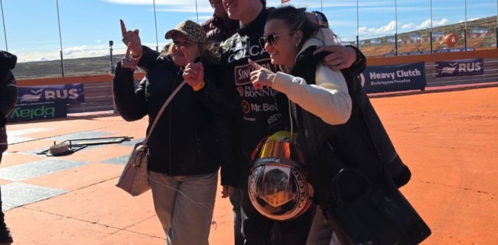 TC: ¡Hasta las lágrimas! El abrazo entre Moscardini y su padre tras la pole en El Calafate