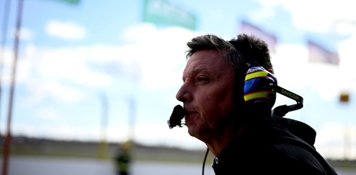 ¿A qué pilotos argentinos eligió Ortelli para correr en el exterior?