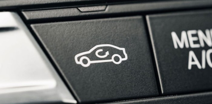 ¿Para qué sirve activar la recirculación de aire en los vehículos?