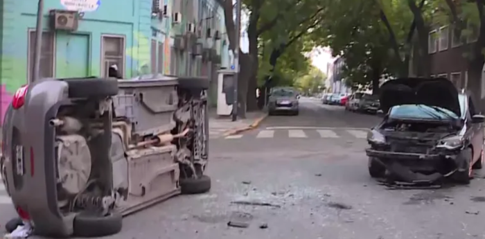 Choque y vuelco en Barracas: circulaba en contramano y dejó un saldo de dos heridos