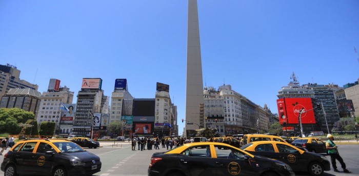 ¿Cuánto cuesta un taxi para ir al Road Show de Franco Colapinto?