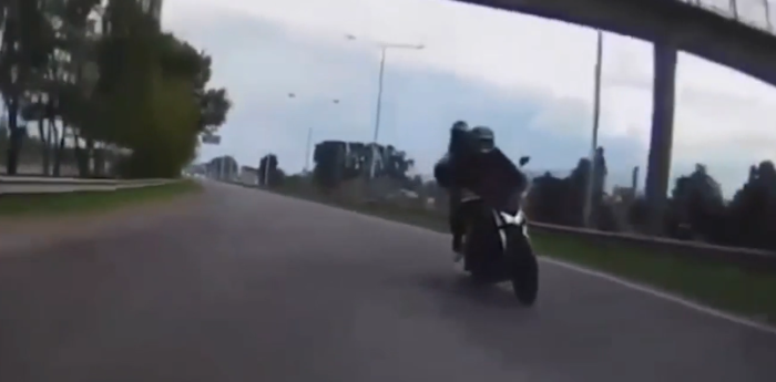VIDEO: Violento intento de robo en La Matanza: motochorros le dispararon para robarle en plena Ruta 3