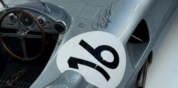 Para la historia: Colapinto inmortalizó su firma en la "Flecha de Plata" de Fangio con la que giró en Buenos Aires