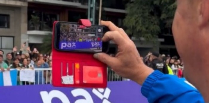 F1: ¡No lo podían creer! La gente de Alpine se maravilló con el público argentino y lo comenzó a filmar