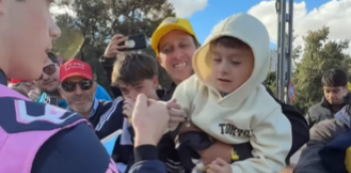 F1: el saludo especial de Franco Colapinto a un fanático durante el Road Show