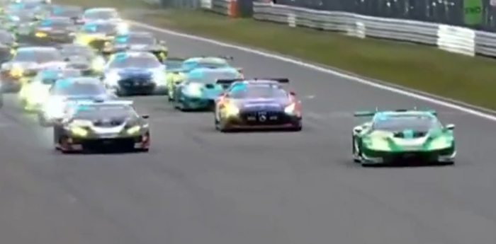 Las 24 Horas de Nürburgring se pusieron en marcha con el auto de Verstappen en el cuarto lugar