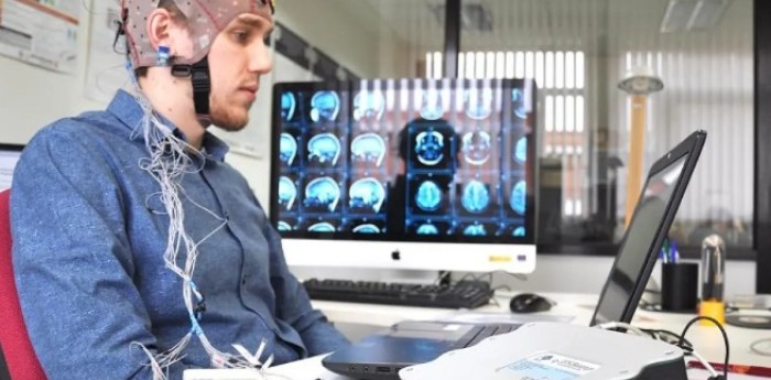 Interfaces cerebro-computadora: el avance de los chips neuronales y el debate ético sobre conectar el cerebro humano con las máquinas