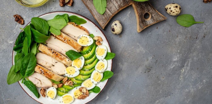 Salud y bienestar: qué comer al almuerzo para no quedarte dormido frente a la pantalla