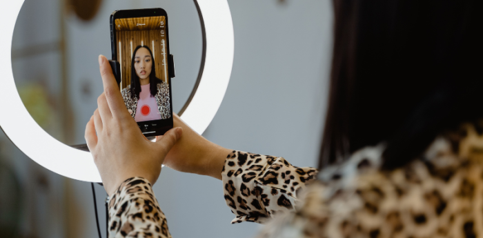 Salud y bienestar: la trampa del algoritmo: El impacto psicológico de la "vida perfecta" en TikTok e Instagram