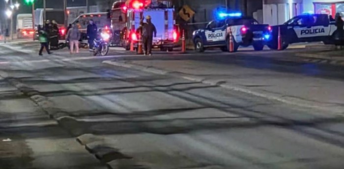 Falleció un médico y exconcejal en Córdoba tras impactar su moto contra un camión