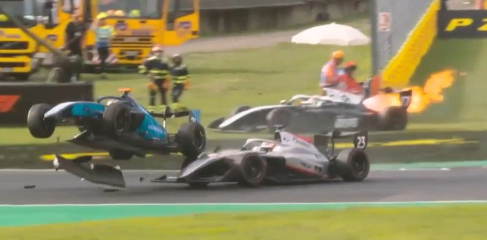 Fuego y un auto por los aires en el brutal accidente de la Fórmula 3 en Monza