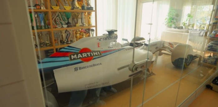 Valtteri Bottas tiene su auto de F1 en el living de su casa: "Construí mi hogar alrededor de él"
