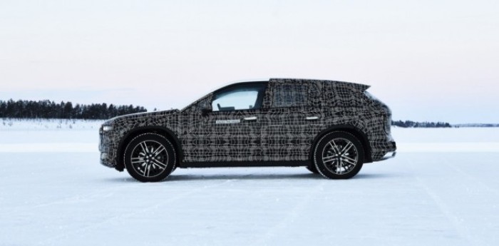 BMW divulgó imágenes de lo que será su auto insignia en el segmento de los eléctricos