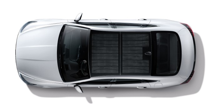 El primer auto híbrido solar de Hyundai recarga el 60% de la batería con sol