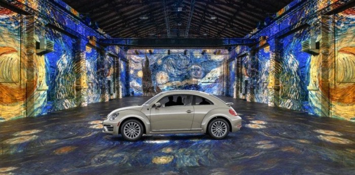 ¿Disfrutar de una muestra arte desde el interior de un auto?